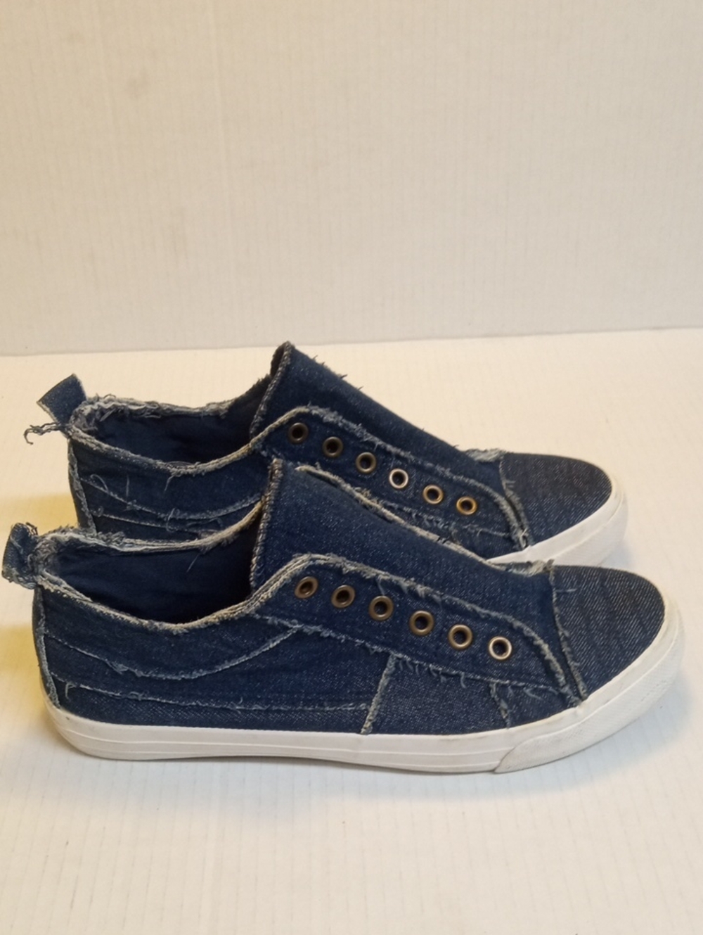 Yoki Shoes Size 8 Women's Denim Slip On Canvas Shoes Frayed Edge Upper Unique
